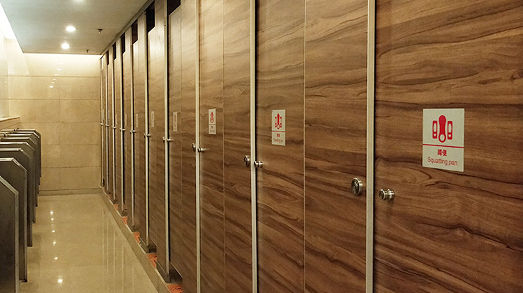 衛(wèi)生間隔斷的使用需要注意哪些事項(xiàng)?